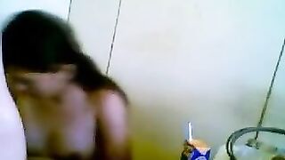بنت مراهقة