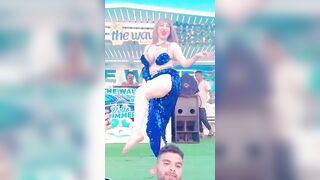 سكس الراقصة لورا في الساحل ظهور حلمات بزازها الملبن وطيزها