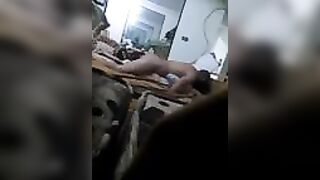 بنت تهرب من المدرسة وتروح على بيت حبيبها ينيكها ويصورها