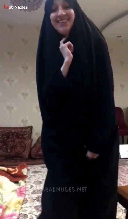 بنت فاجرة تدخل على اخوها وتمص زبرة وتمتعه سكس عربي