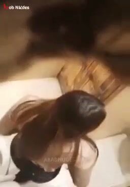 شاب خول يتجسس على اخته في الحمام