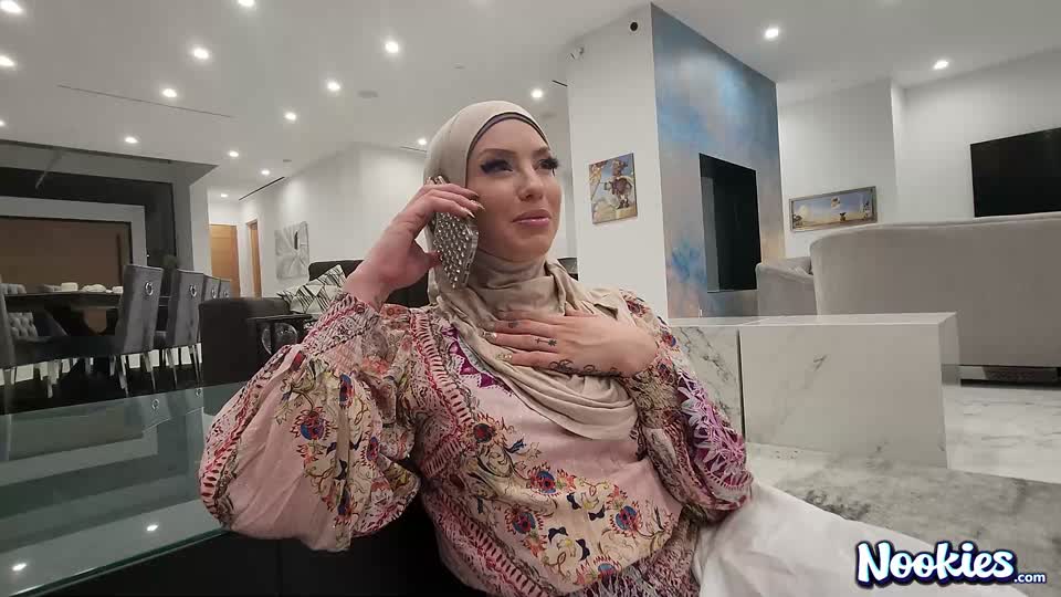 زوجتي المثيرة المحجبة مدمنة على التسوق - سكس نيك محجبات مترجم عربي