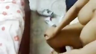 شرموطة مصرية بتمص زب خالها عشان تركبه ويفشخها نيك