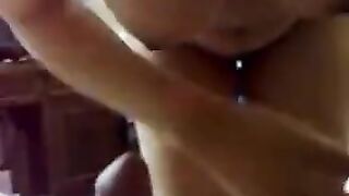 شرموطة مصرية بتمص زب خالها عشان تركبه ويفشخها نيك