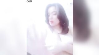 فيديو فضيحة مصرية سكرانة بتسجل لحبيبها وبترويلو بزازها الكبيرة