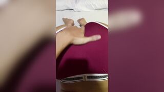 صاحبي العرص جالي مركز التدليك وفشخني نيك على السرير - سكس مصري