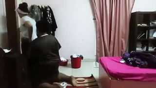 نيك لبوة مصرية من البواب تتناك على الواقف وصوتها واضح ويهيج الشرموطة بتحب زبه الكبير الاسود - سكس مصري