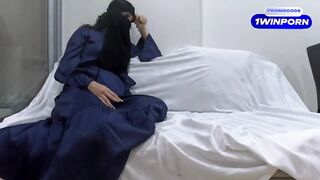 نيك شرموطة مصرية من صاحبها الخليجي ابو زبك كبير على الواقف مقابل الفلوس في شقة مفروشة