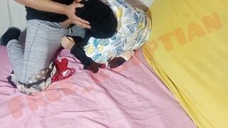 فيلم سكس مصري شاب هايج ينيك ام صاحبه المحجبة على السرير في شقته الجديدة
