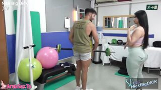 عاهرة طيزها كبيرة تتناك من المدرب - سكس اجنبي
