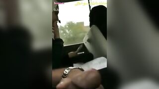 شاب مصري بيتحرش بالبنات ومطلع زبه في العربية