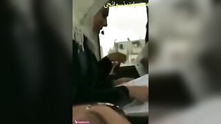 شاب مصري بيتحرش بالبنات ومطلع زبه في العربية