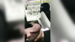شاب مصري بيتحرش بالبنات ومطلع زبه في العربية
