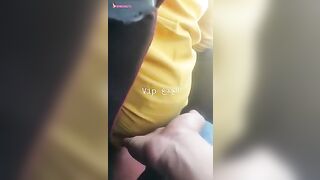 متحرش مصري بيبعبص طيزها الكبيرة في المواصلات