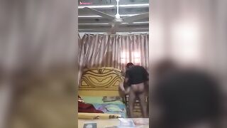 شرموطة مصرية بتخون جوزها مع عشيقها
