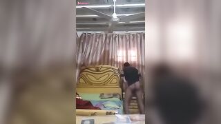 شرموطة مصرية بتخون جوزها مع عشيقها
