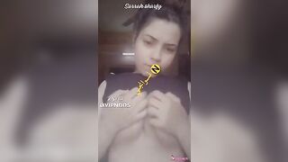 بنت اندر ايدج مزة تلعب في بزازا وكسها