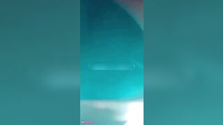بنوتة كيوت بتعرض لحبيبها بزازها وتقوله عايزه اتخن