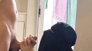 شرموطة مصرية منقبة بتمص زب جارها