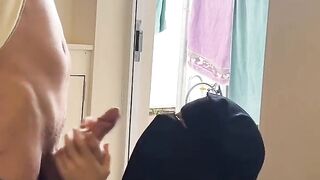 شرموطة مصرية منقبة بتمص زب جارها