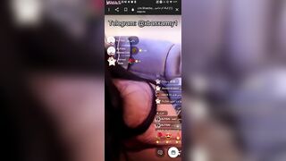 ام شامبو لايف تلعب في كسها مع المتابعين
