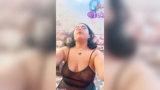 شرموطة سعودية تمص زب صديقها المصري