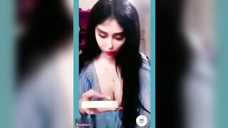 فيديو جورجينا درويش تلعب في بزازها الحليون