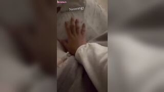 ديوث مصري بحسس على طيز اخته وهي نايمه