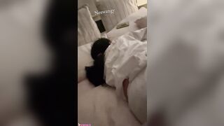 ديوث مصري بحسس على طيز اخته وهي نايمه