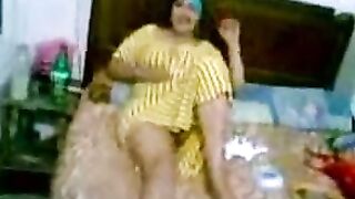 مصرية شرموطة بتتناك من ابن جارها الهايج