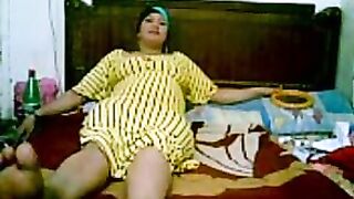 مصرية شرموطة بتتناك من ابن جارها الهايج