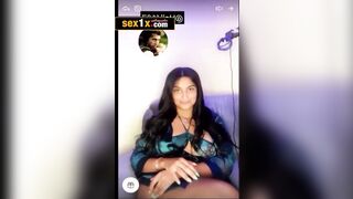 ام شامبو السعودية تعرض بزازها وطيزها الجميلة سكس سعودي