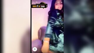 ام شامبو السعودية تعرض بزازها وطيزها الجميلة سكس سعودي
