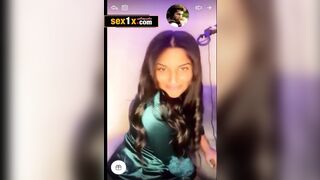 ام شامبو السعودية تعرض بزازها وطيزها الجميلة سكس سعودي