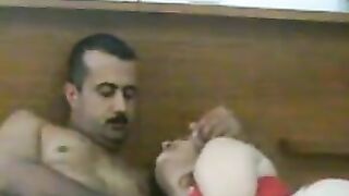 مصري واخد عشيقته شقة مفروشة وفاشخها نيك