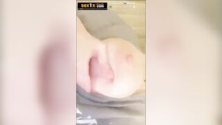 ام شامبو تنيك كسها بالفرشة سكس ام شامبو السعودية