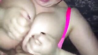 مصرية ببزاز كبيرة بتاخد زب ابن اختها بين بزازها وتمصله