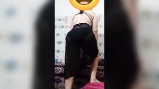 فلاحة مصرية بتتصور وهي بترقص لعشيقها المسافر
