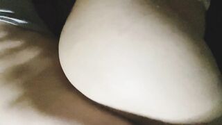 مصري زانق اخته على السرير وفاشخ طيزها الكبيرة نيك