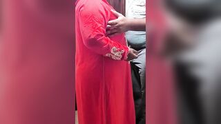 مصري بيدخل على جارتو الشرموطة ويفشخها نيك خلفي على الواقف
