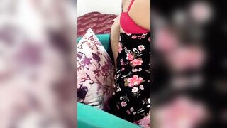 مزة مصرية في شقة مفروشة بتمص للزبون المصري ويفشخها خلفي