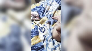 مصري واخد عشيقته البيت وفاشخها نيك على السرير